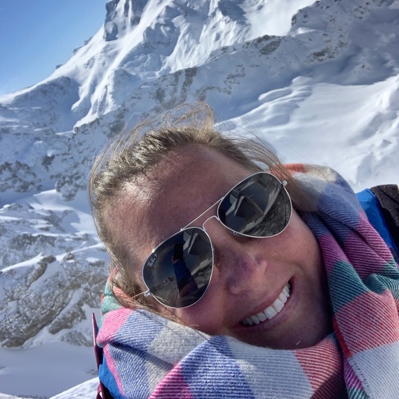 Meet your Posher! - Picture 1 of 2